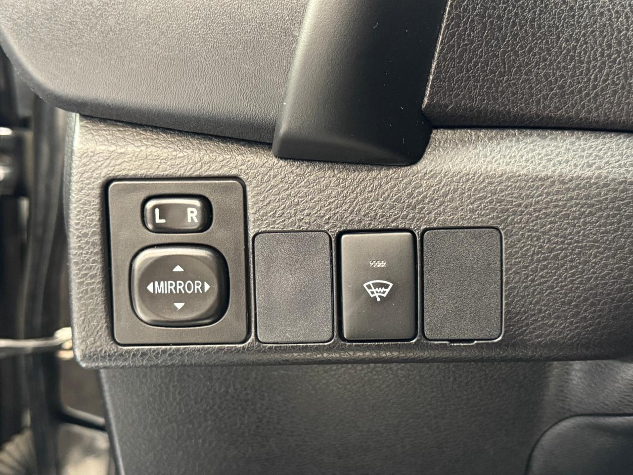 2017 Toyota Corolla LE+Camera+Adaptive Cruise+A/C+CLEAN CARFAX Photo94