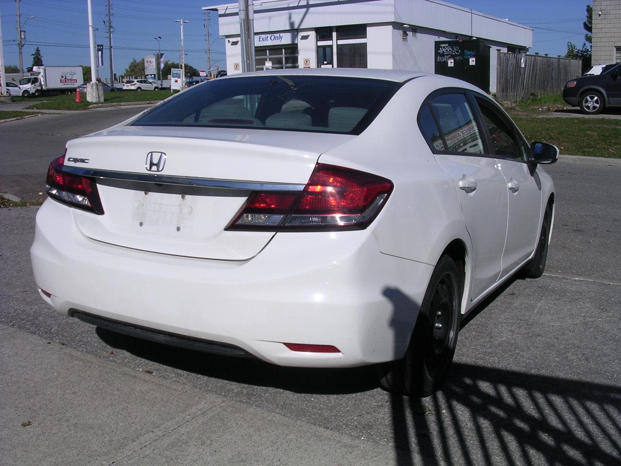 2015 Honda Civic 4dr Man LX Photo2