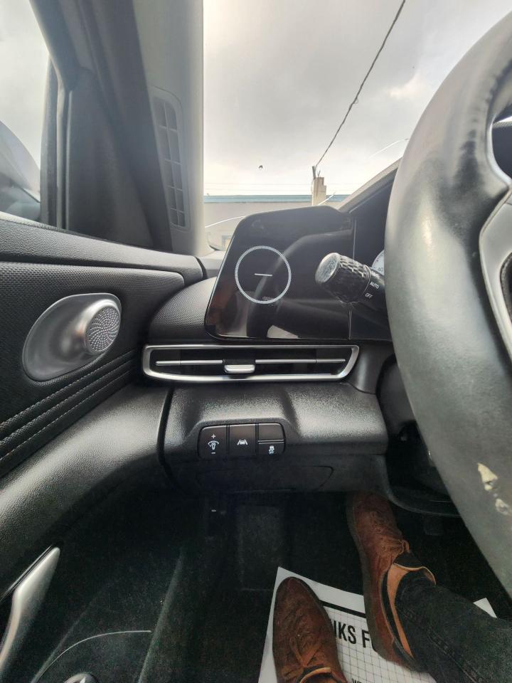 2023 Hyundai Elantra Luxury l Clean Carfax l No Accident l One Owner - Photo #24