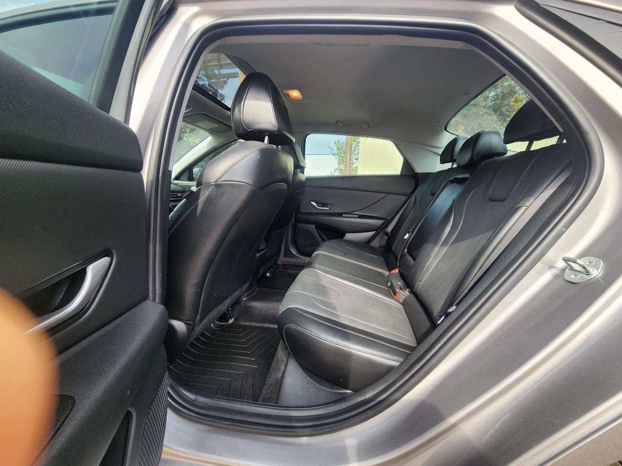 2023 Hyundai Elantra Luxury l Clean Carfax l No Accident l One Owner - Photo #13