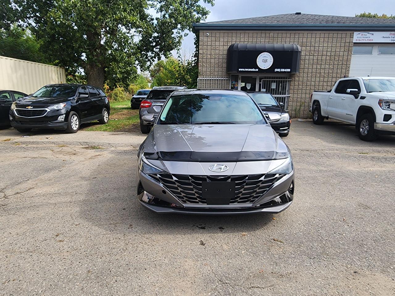 2023 Hyundai Elantra Luxury l Clean Carfax l No Accident l One Owner - Photo #2