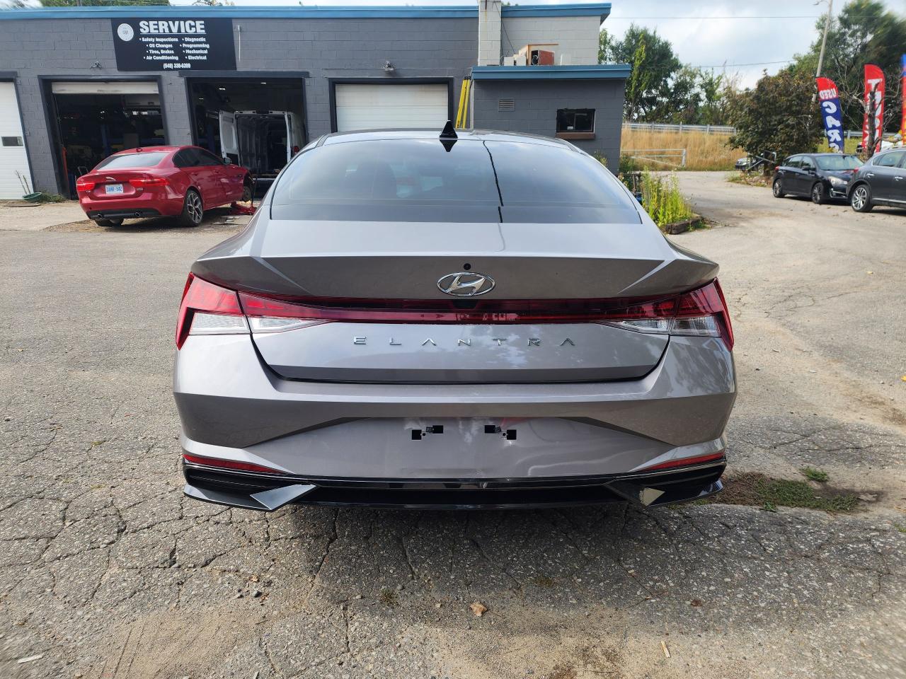 2023 Hyundai Elantra Luxury l Clean Carfax l No Accident l One Owner - Photo #8