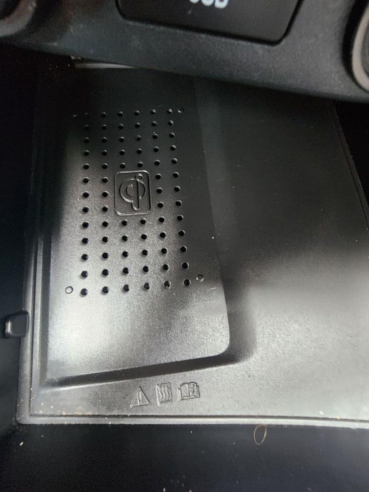 2023 Hyundai Elantra Luxury l Clean Carfax l No Accident l One Owner - Photo #23