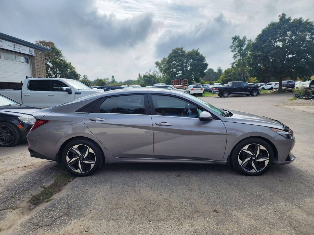 2023 Hyundai Elantra Luxury l Clean Carfax l No Accident l One Owner