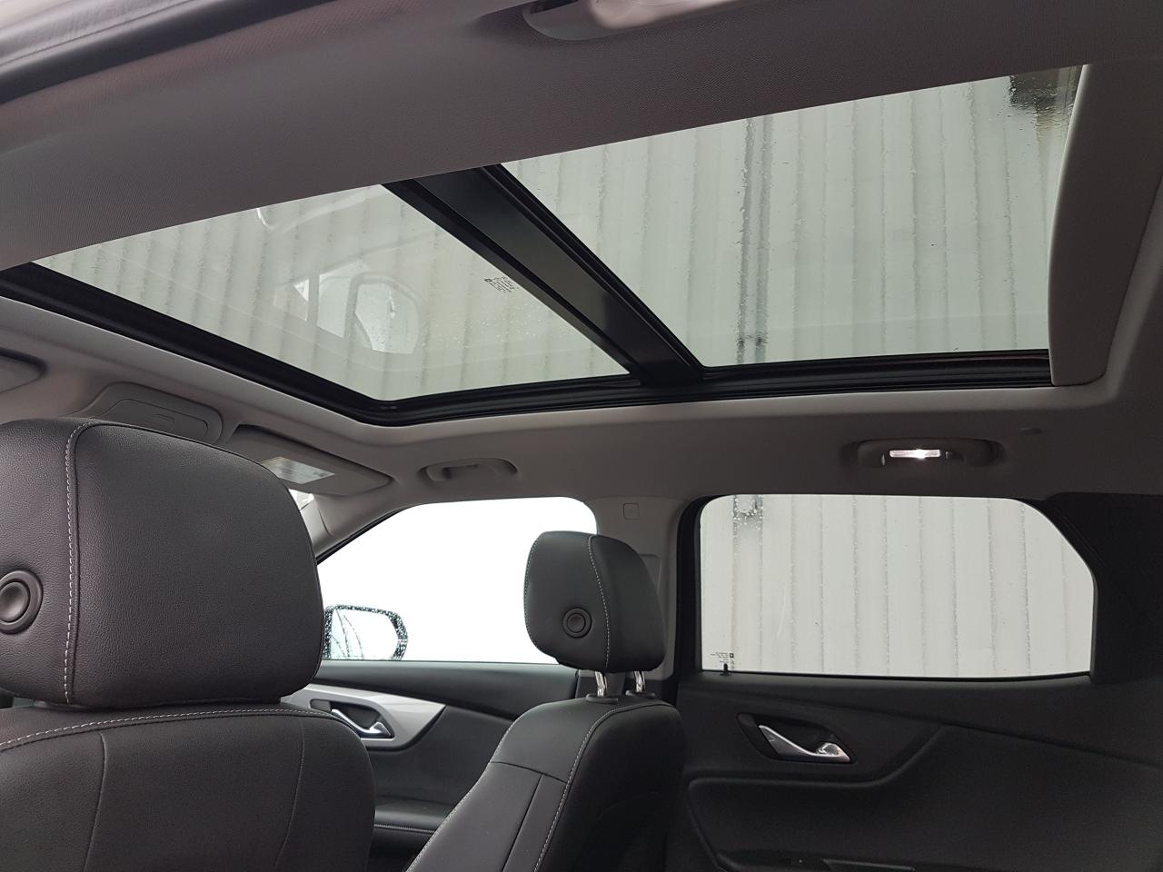 2023 Chevrolet Blazer LT V6 AWD *LEATHER-SUNROOF-NAVIGATION* Photo