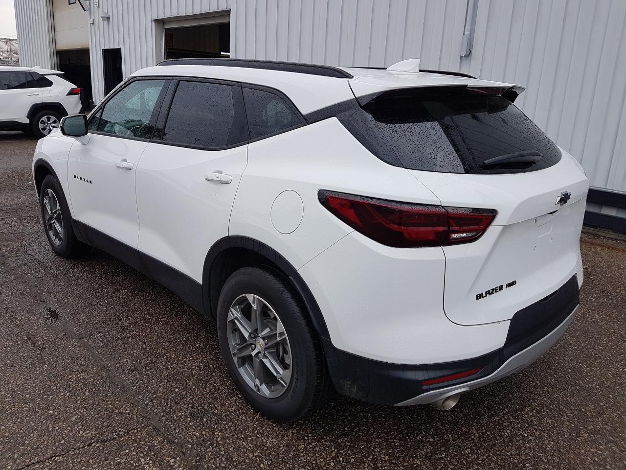 2023 Chevrolet Blazer LT V6 AWD *LEATHER-SUNROOF-NAVIGATION* Photo2