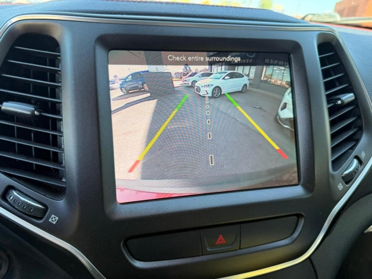 2019 Jeep Cherokee TRAILHAWK V6 4X4/ CLEAN CARFAX/ 2KEYS/ LEATHER/ RE - Photo #13