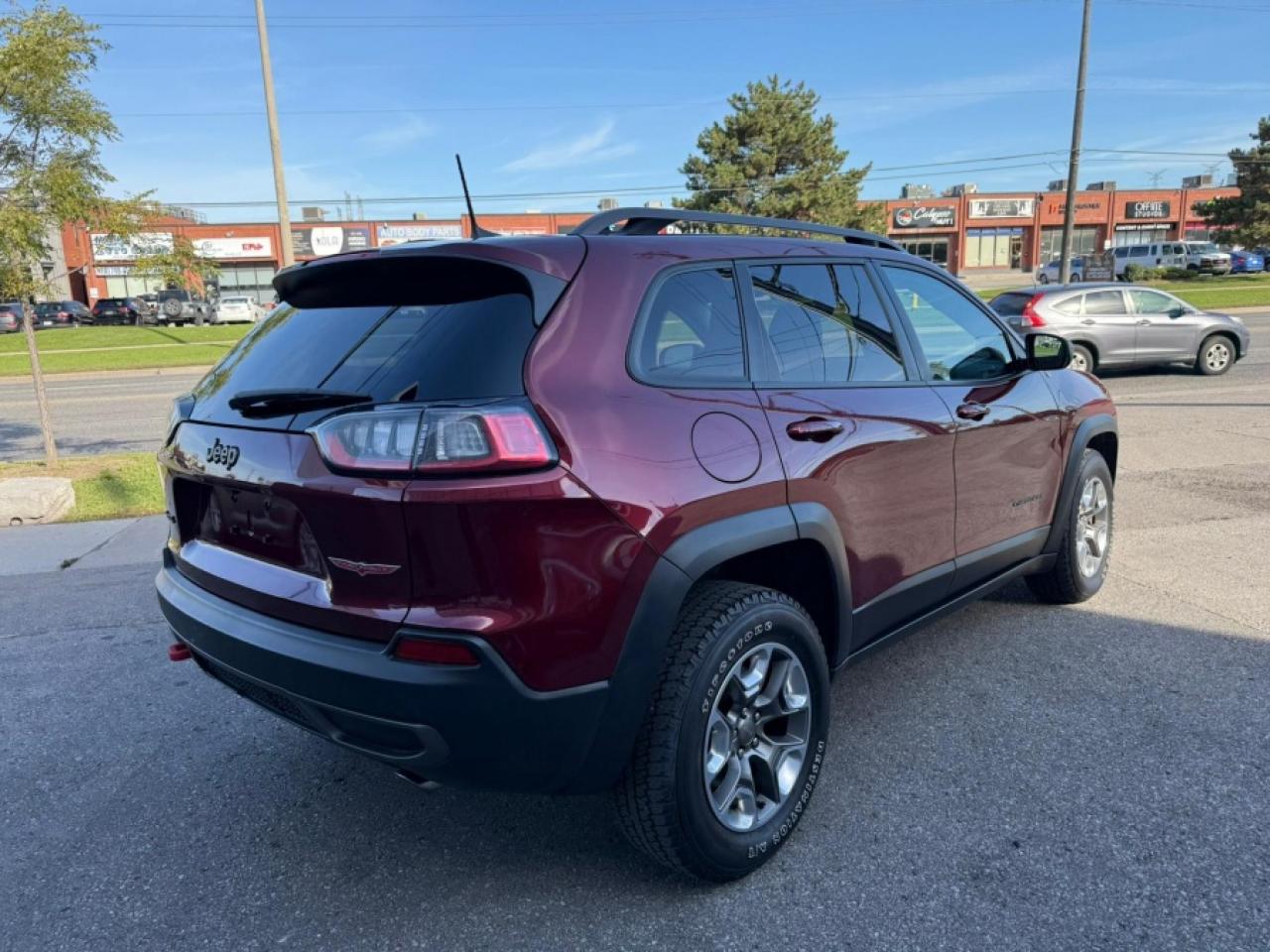 2019 Jeep Cherokee TRAILHAWK V6 4X4/ CLEAN CARFAX/ 2KEYS/ LEATHER/ RE - Photo #8