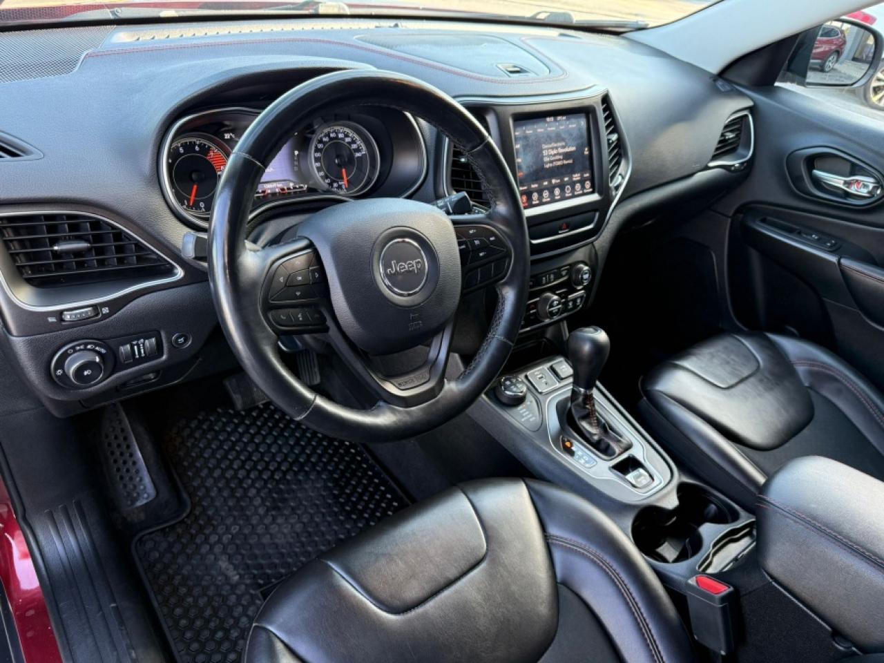 2019 Jeep Cherokee TRAILHAWK V6 4X4/ CLEAN CARFAX/ 2KEYS/ LEATHER/ RE - Photo #10