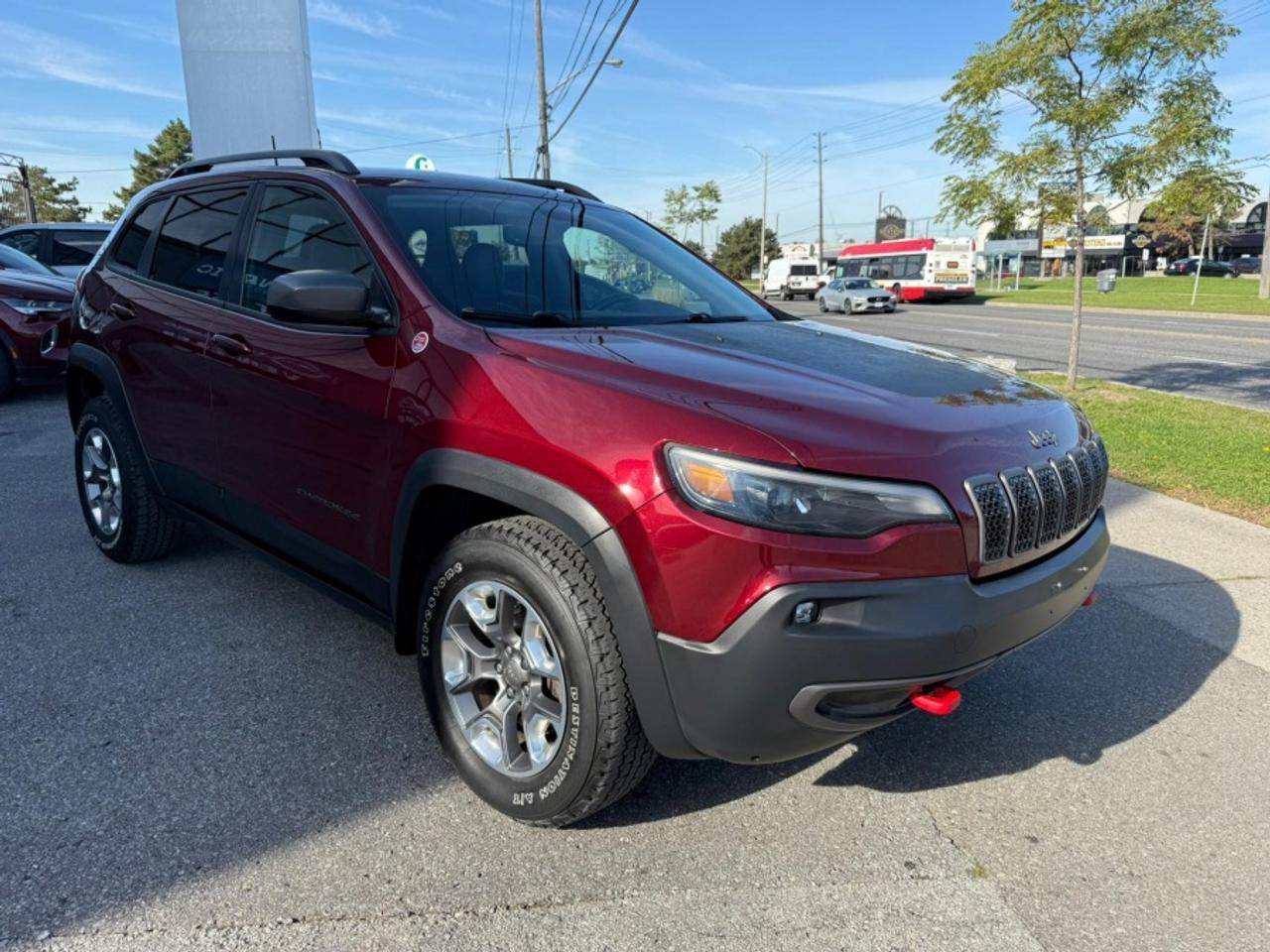 2019 Jeep Cherokee TRAILHAWK V6 4X4/ CLEAN CARFAX/ 2KEYS/ LEATHER/ RE - Photo #3