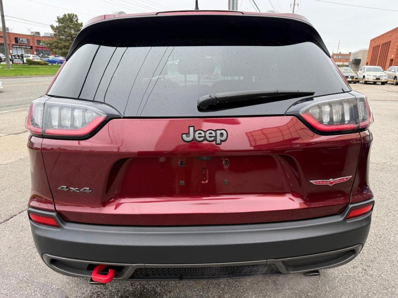 2019 Jeep Cherokee TRAILHAWK V6 4X4/ CLEAN CARFAX/ 2KEYS/ LEATHER/ RE Photo