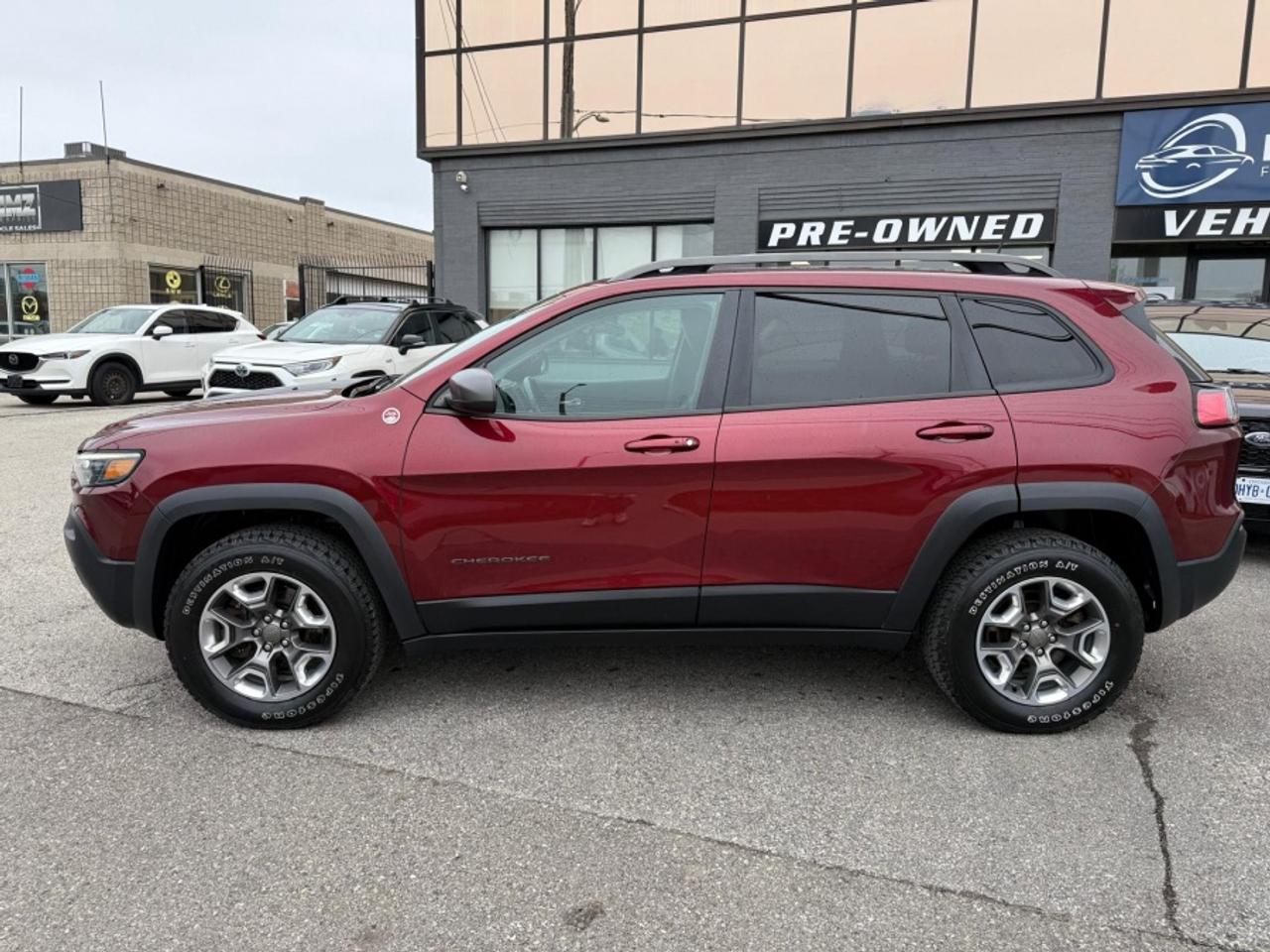 2019 Jeep Cherokee TRAILHAWK V6 4X4/ CLEAN CARFAX/ 2KEYS/ LEATHER/ RE Photo