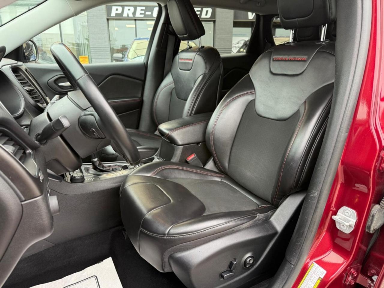 2019 Jeep Cherokee TRAILHAWK V6 4X4/ CLEAN CARFAX/ 2KEYS/ LEATHER/ RE Photo