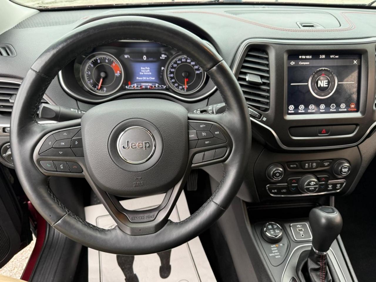 2019 Jeep Cherokee TRAILHAWK V6 4X4/ CLEAN CARFAX/ 2KEYS/ LEATHER/ RE Photo
