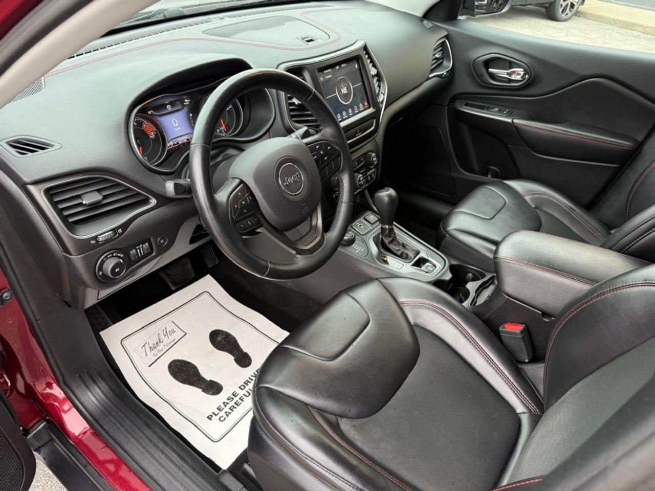 2019 Jeep Cherokee TRAILHAWK V6 4X4/ CLEAN CARFAX/ 2KEYS/ LEATHER/ RE Photo