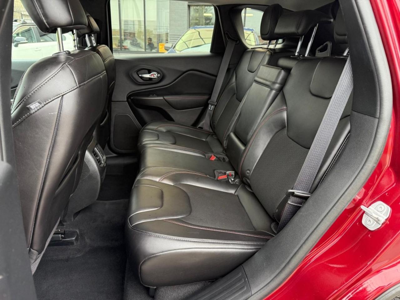 2019 Jeep Cherokee TRAILHAWK V6 4X4/ CLEAN CARFAX/ 2KEYS/ LEATHER/ RE - Photo #21