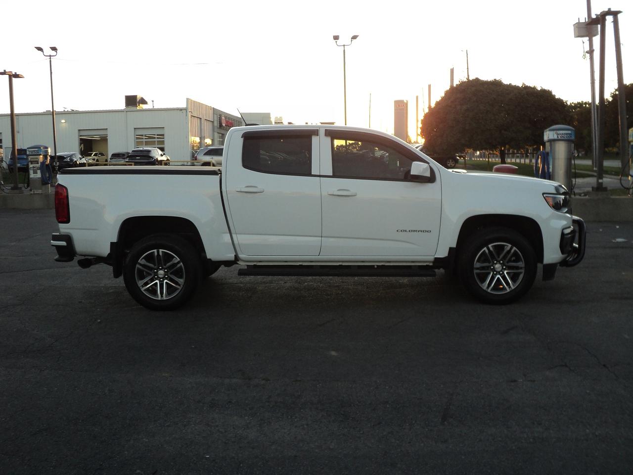 2022 Chevrolet Colorado WT CrewCab  2WD 3.6L6cyl 5ftBox BackUpCam - Photo #7