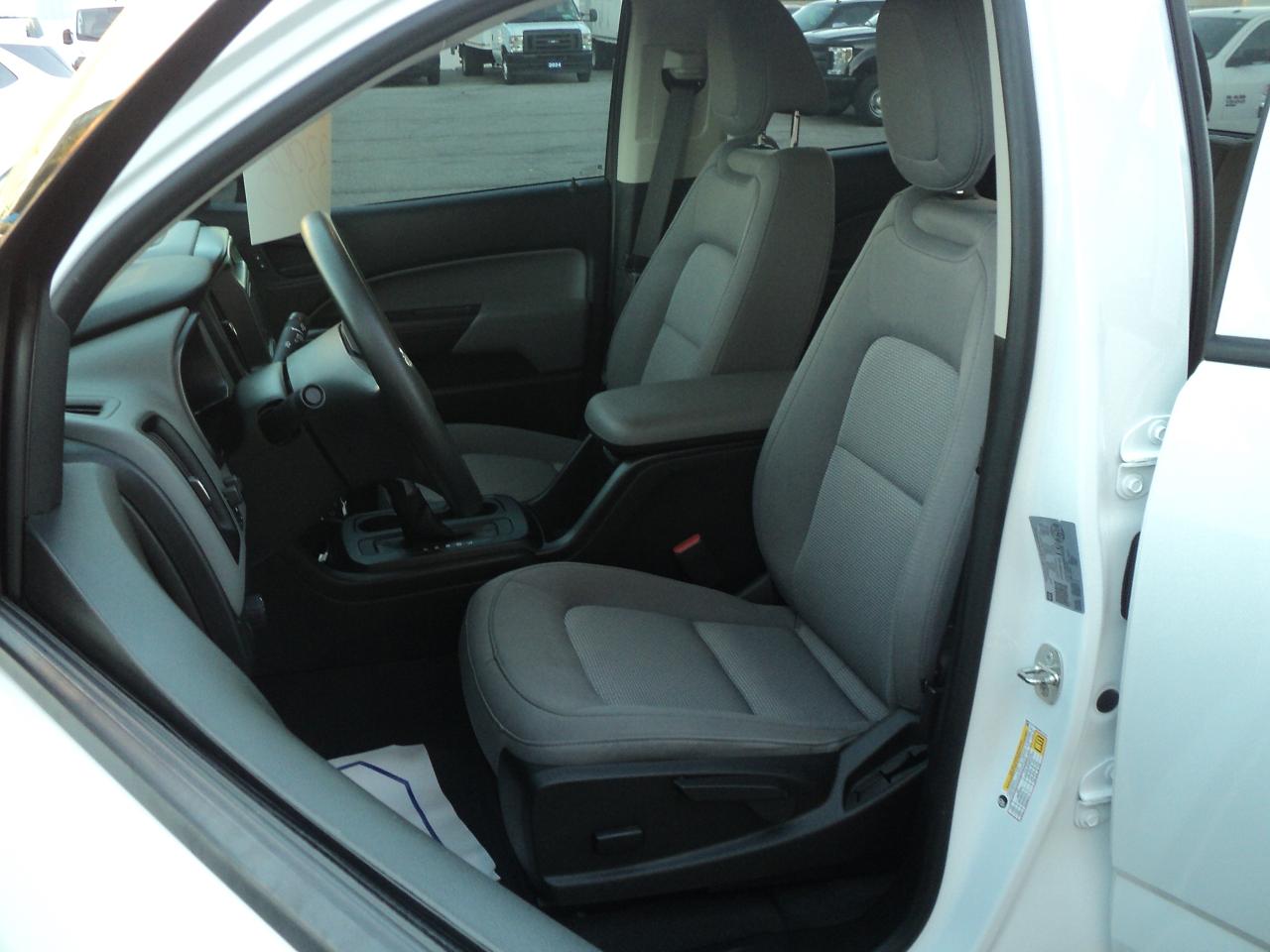 2022 Chevrolet Colorado WT CrewCab  2WD 3.6L6cyl 5ftBox BackUpCam - Photo #12