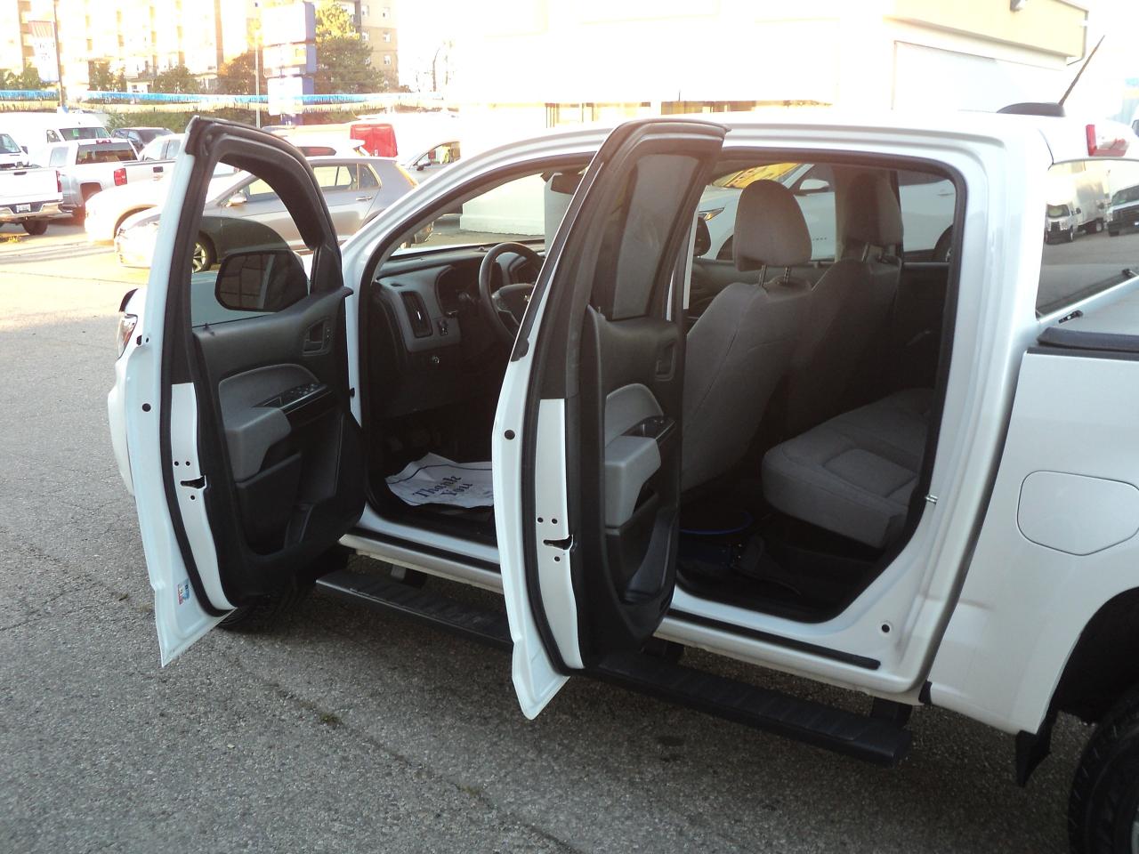 2022 Chevrolet Colorado WT CrewCab  2WD 3.6L6cyl 5ftBox BackUpCam - Photo #10
