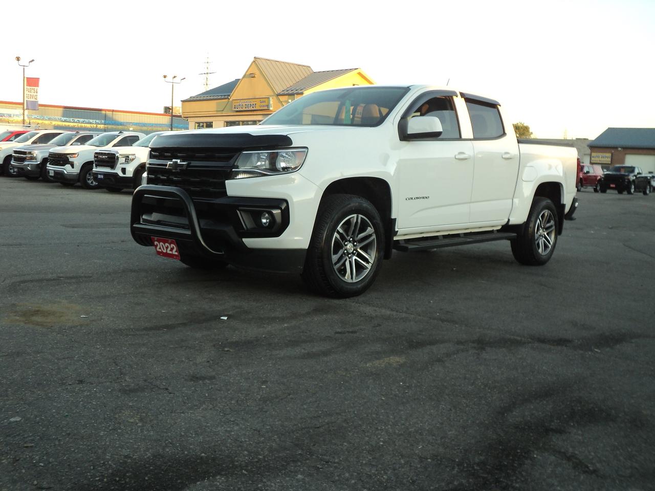 2022 Chevrolet Colorado WT CrewCab  2WD 3.6L6cyl 5ftBox BackUpCam - Photo #2