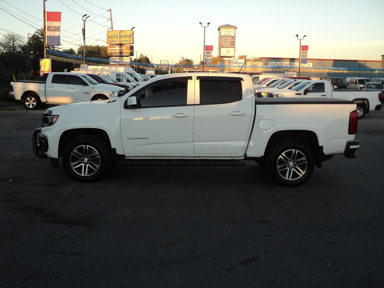 2022 Chevrolet Colorado WT CrewCab  2WD 3.6L6cyl 5ftBox BackUpCam - Photo #6