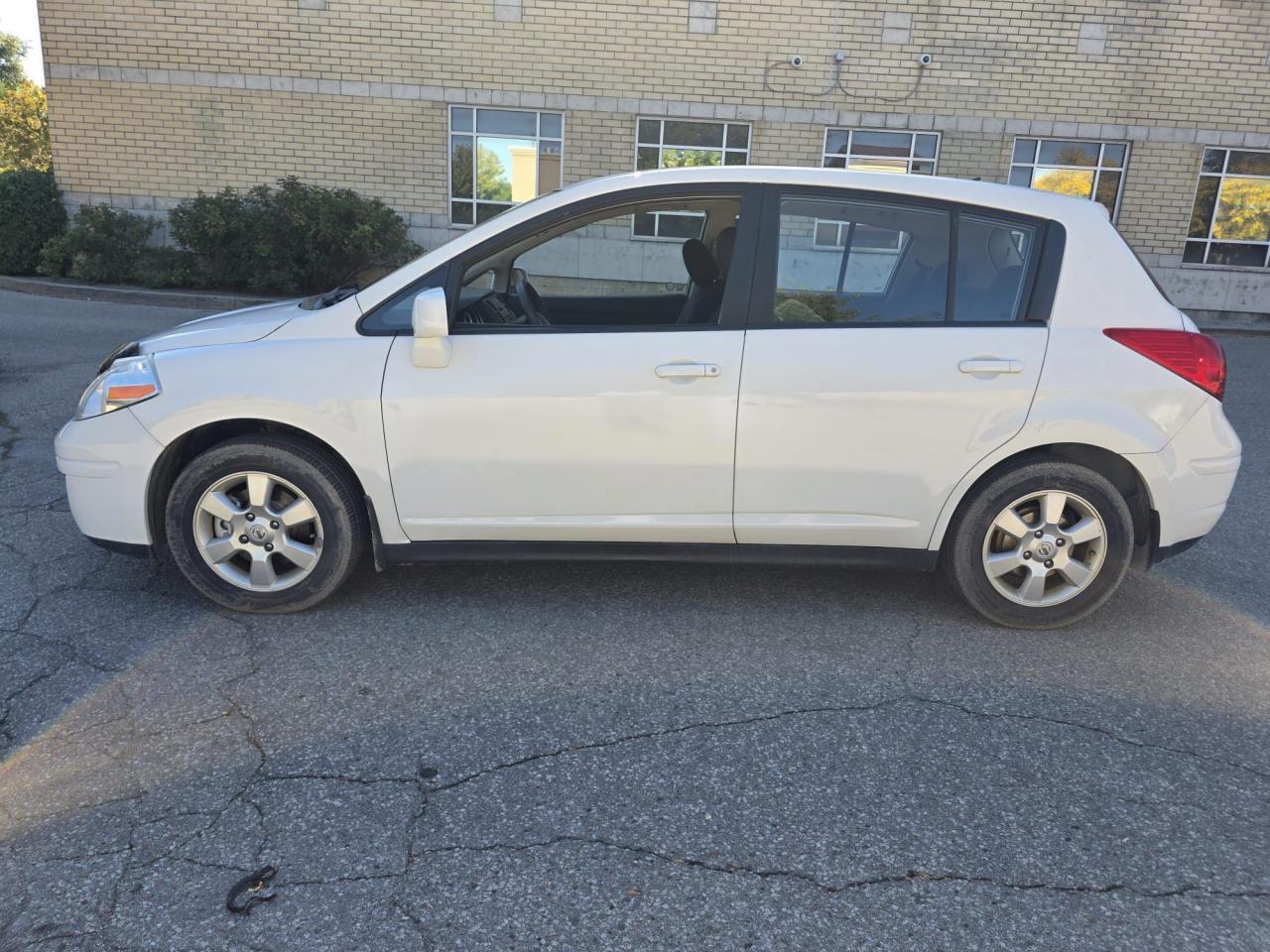 2010 Nissan Versa 1.8 SL - Photo #4