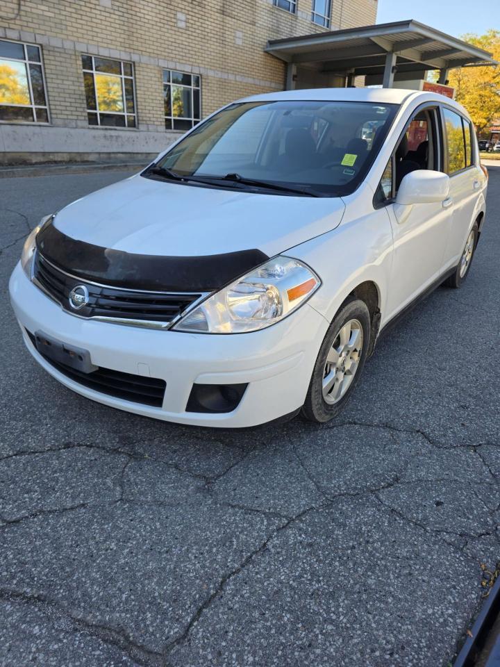 2010 Nissan Versa 1.8 SL - Photo #2