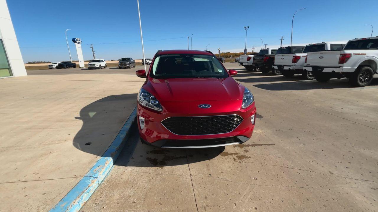 2022 Ford Escape Titanium AWD Photo2