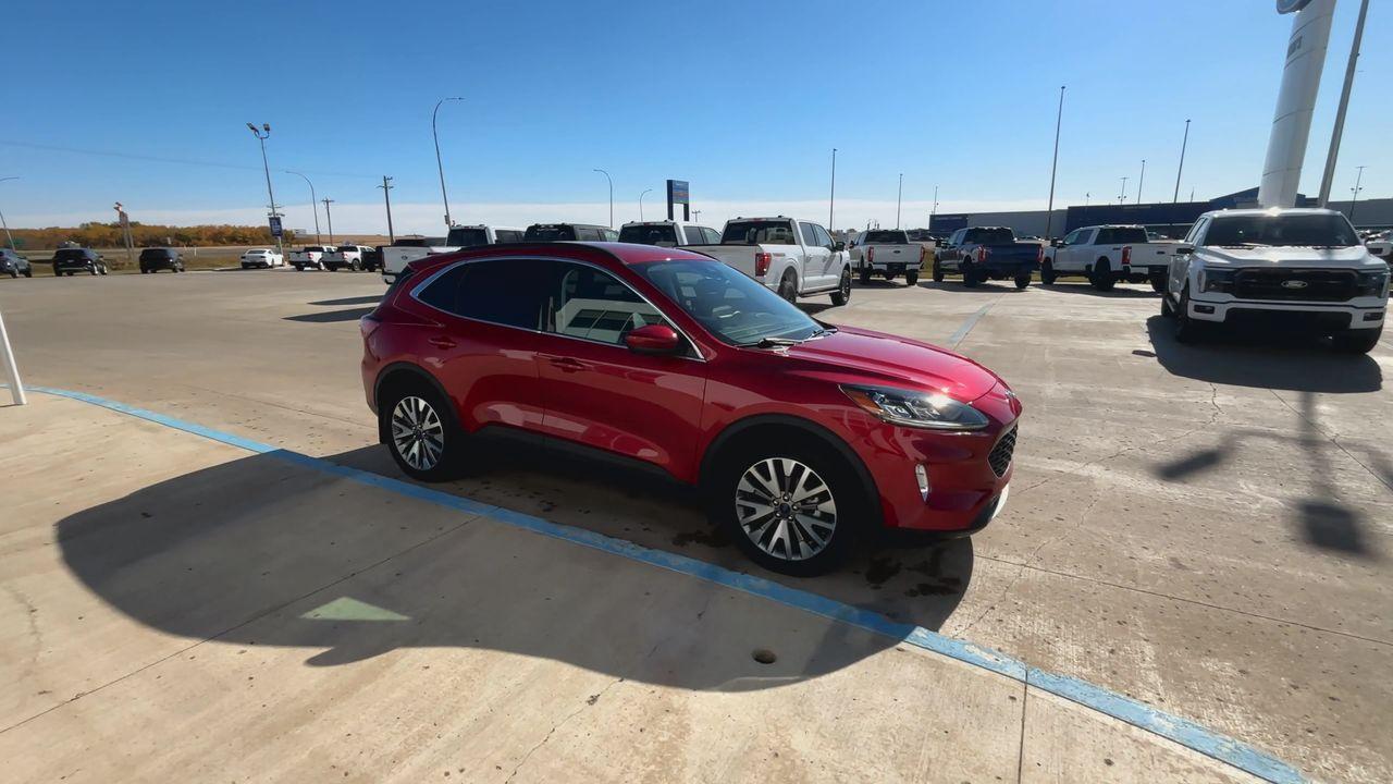 2022 Ford Escape Titanium AWD Photo1
