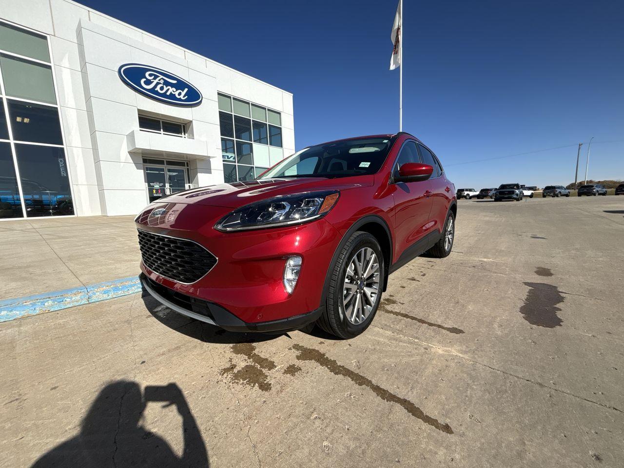 2022 Ford Escape Titanium AWD Photo0