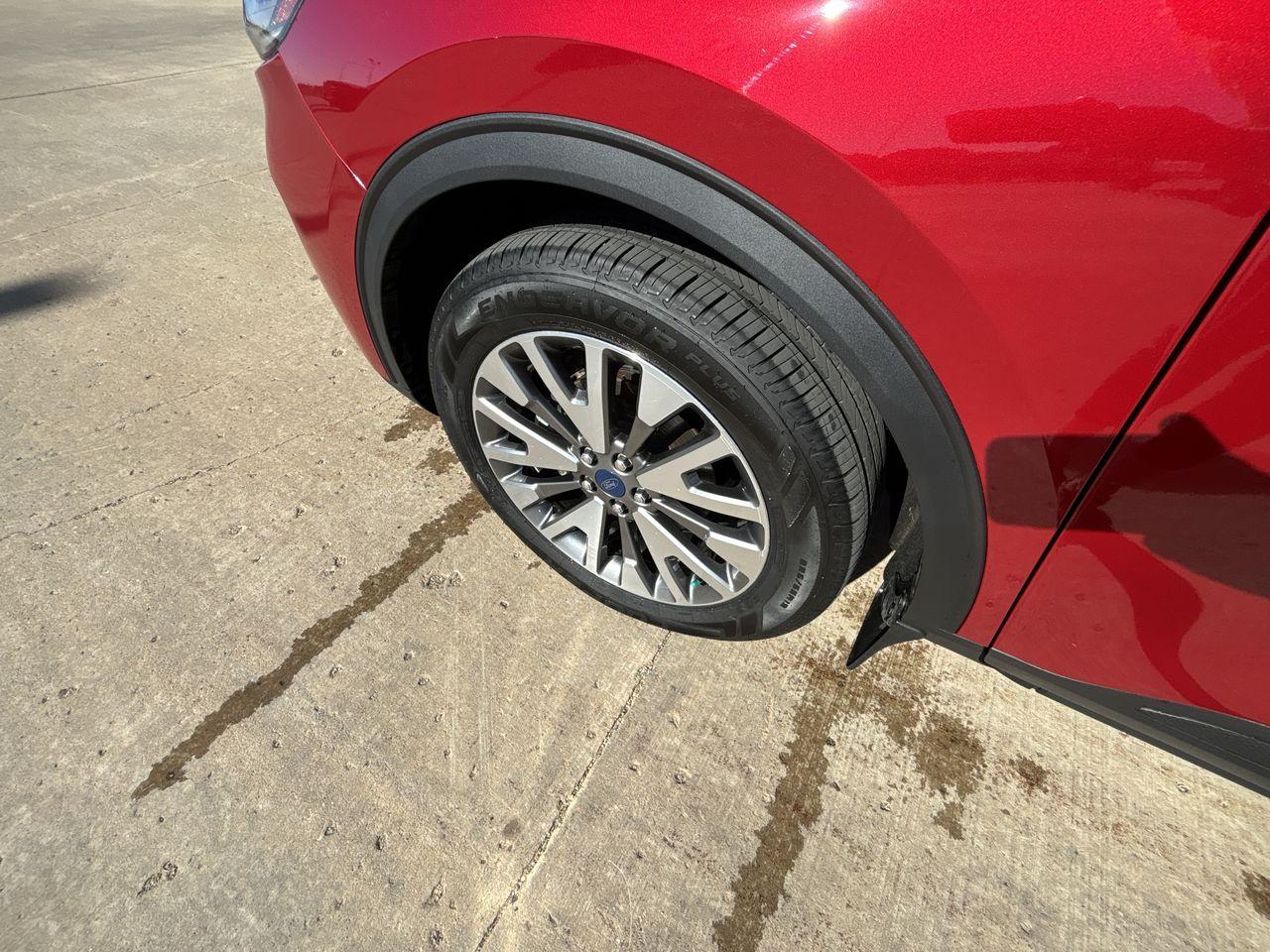 2022 Ford Escape Titanium AWD Photo5