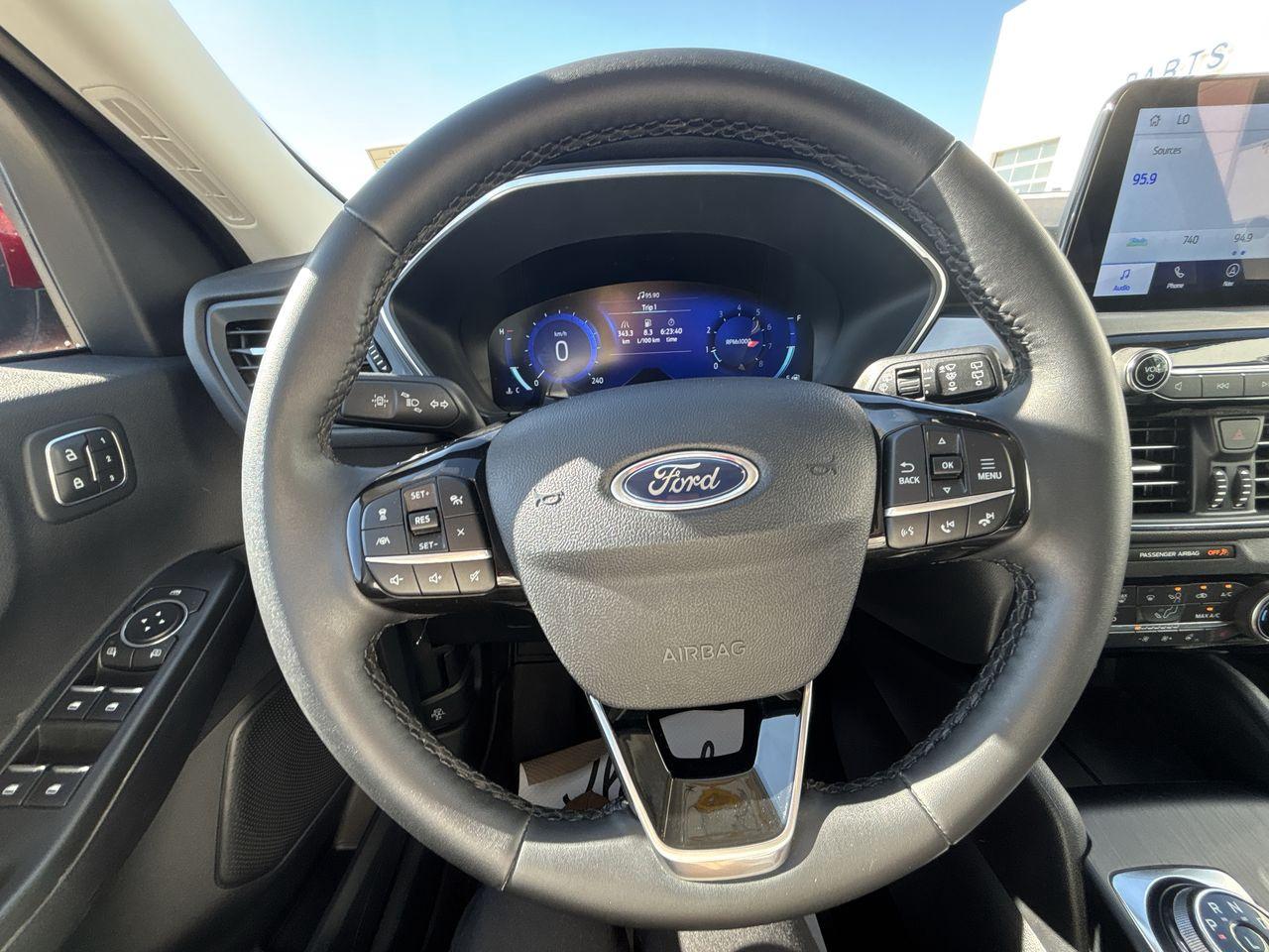 2022 Ford Escape Titanium AWD Photo5