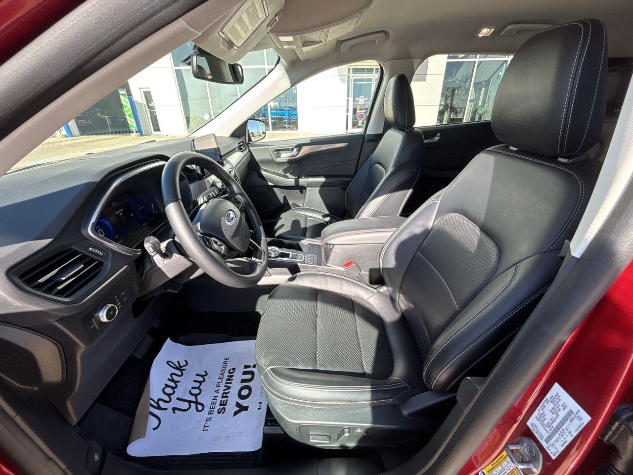 2022 Ford Escape Titanium AWD Photo5
