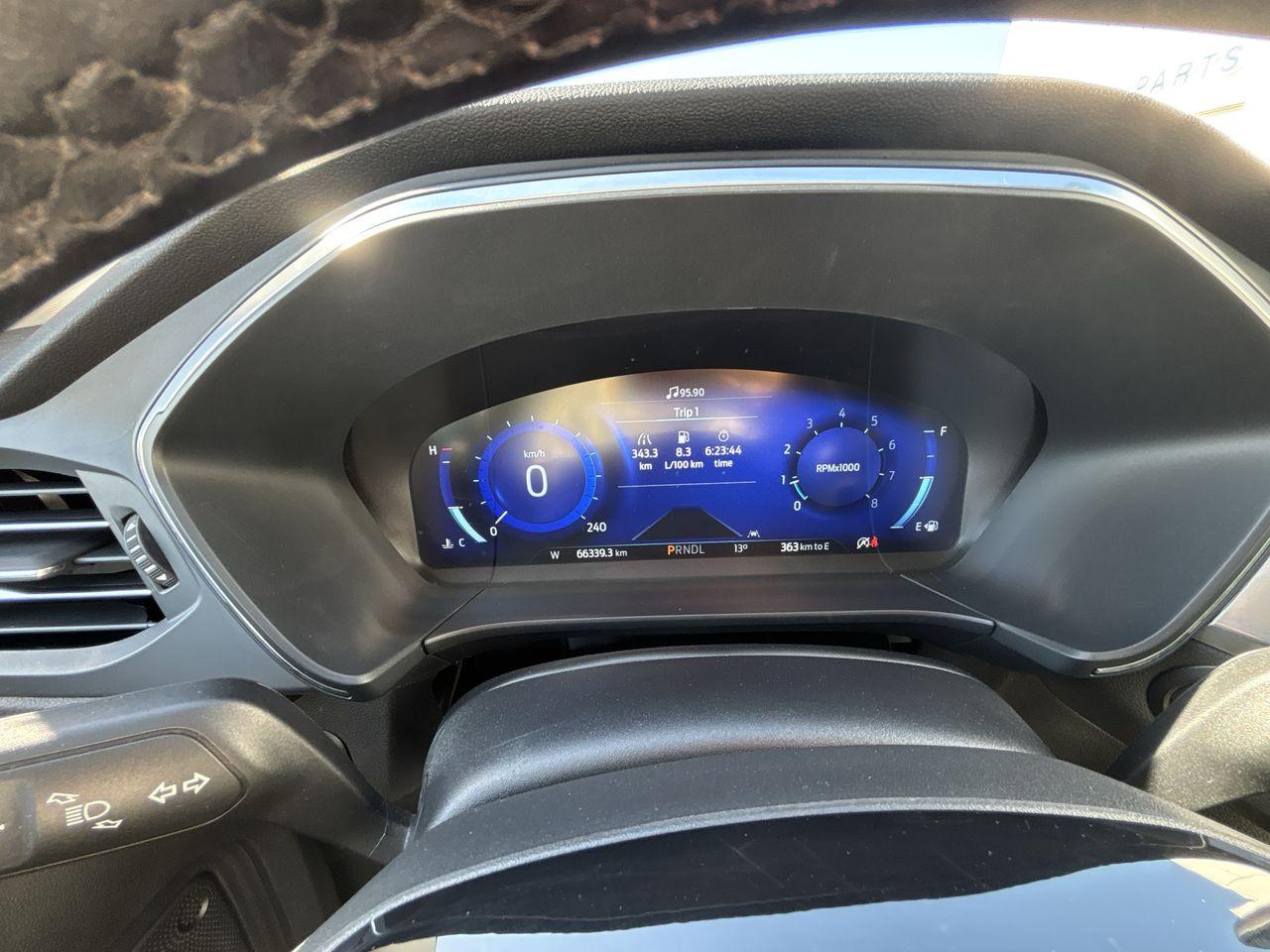 2022 Ford Escape Titanium AWD Photo5