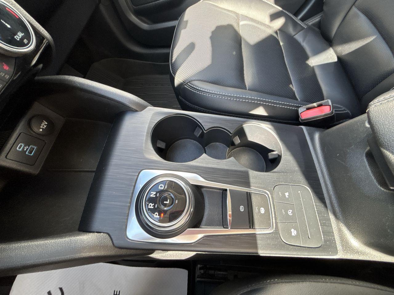 2022 Ford Escape Titanium AWD Photo5