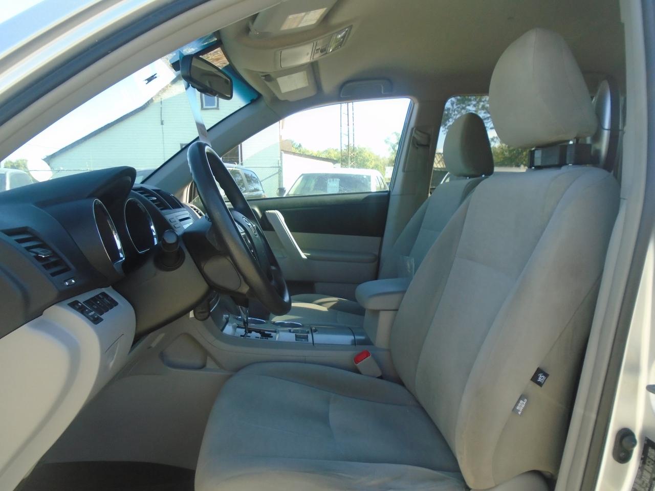 2013 Toyota Highlander 4WD 7 PASS. 4dr - Photo #11