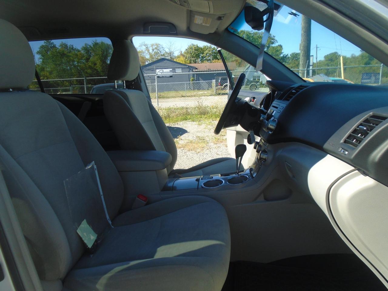 2013 Toyota Highlander 4WD 7 PASS. 4dr - Photo #24