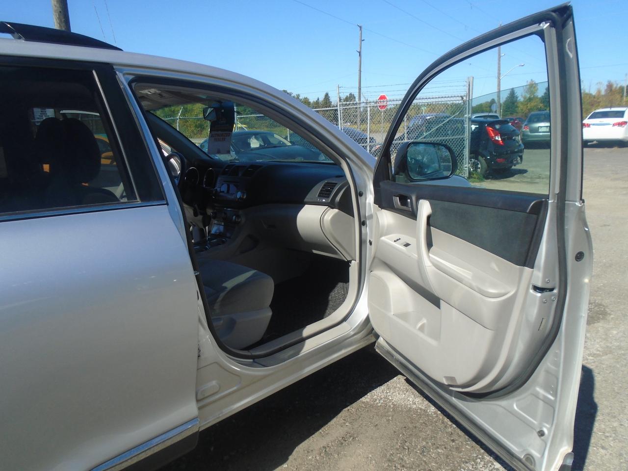 2013 Toyota Highlander 4WD 7 PASS. 4dr - Photo #23
