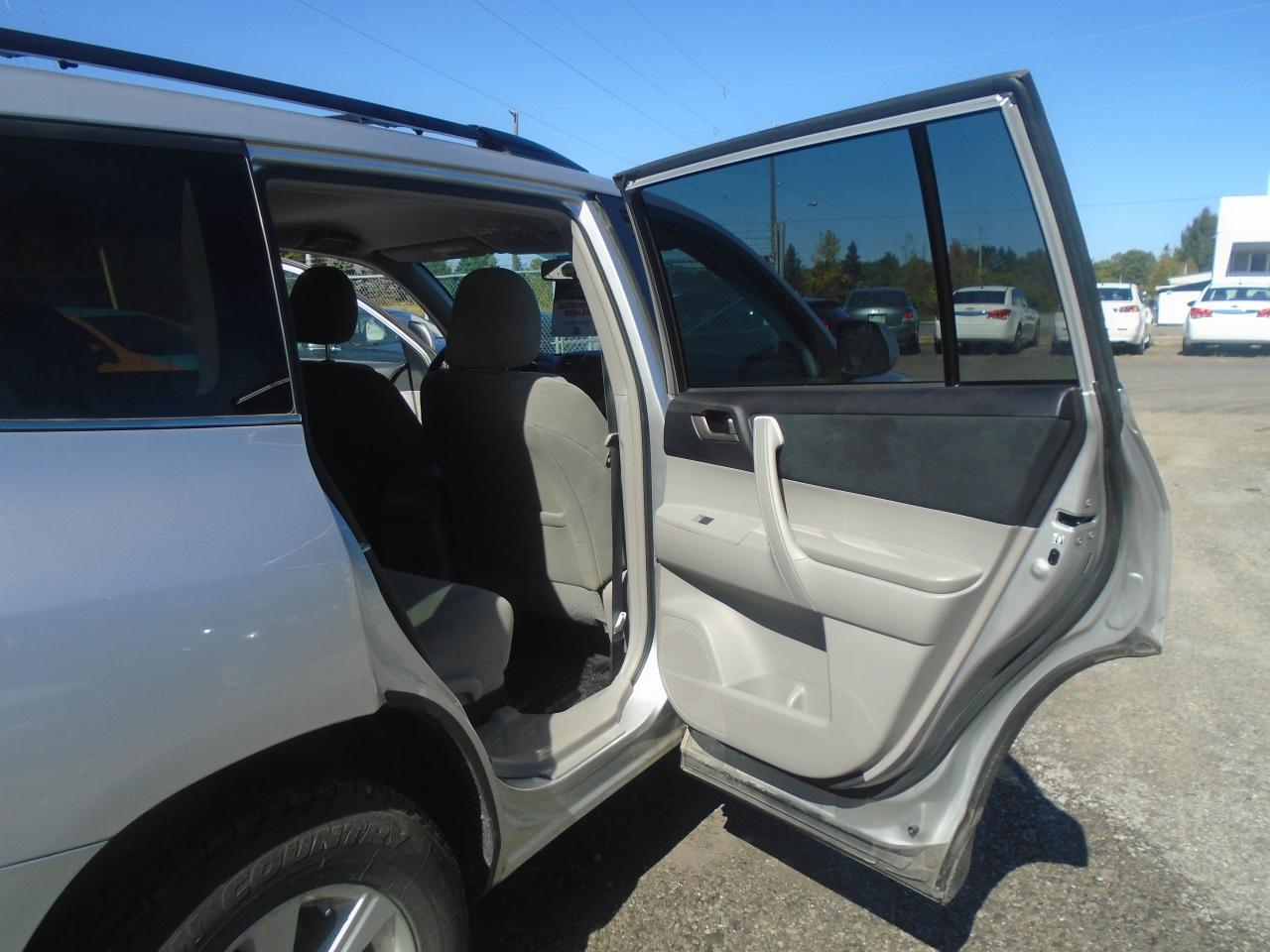 2013 Toyota Highlander 4WD 7 PASS. 4dr - Photo #26