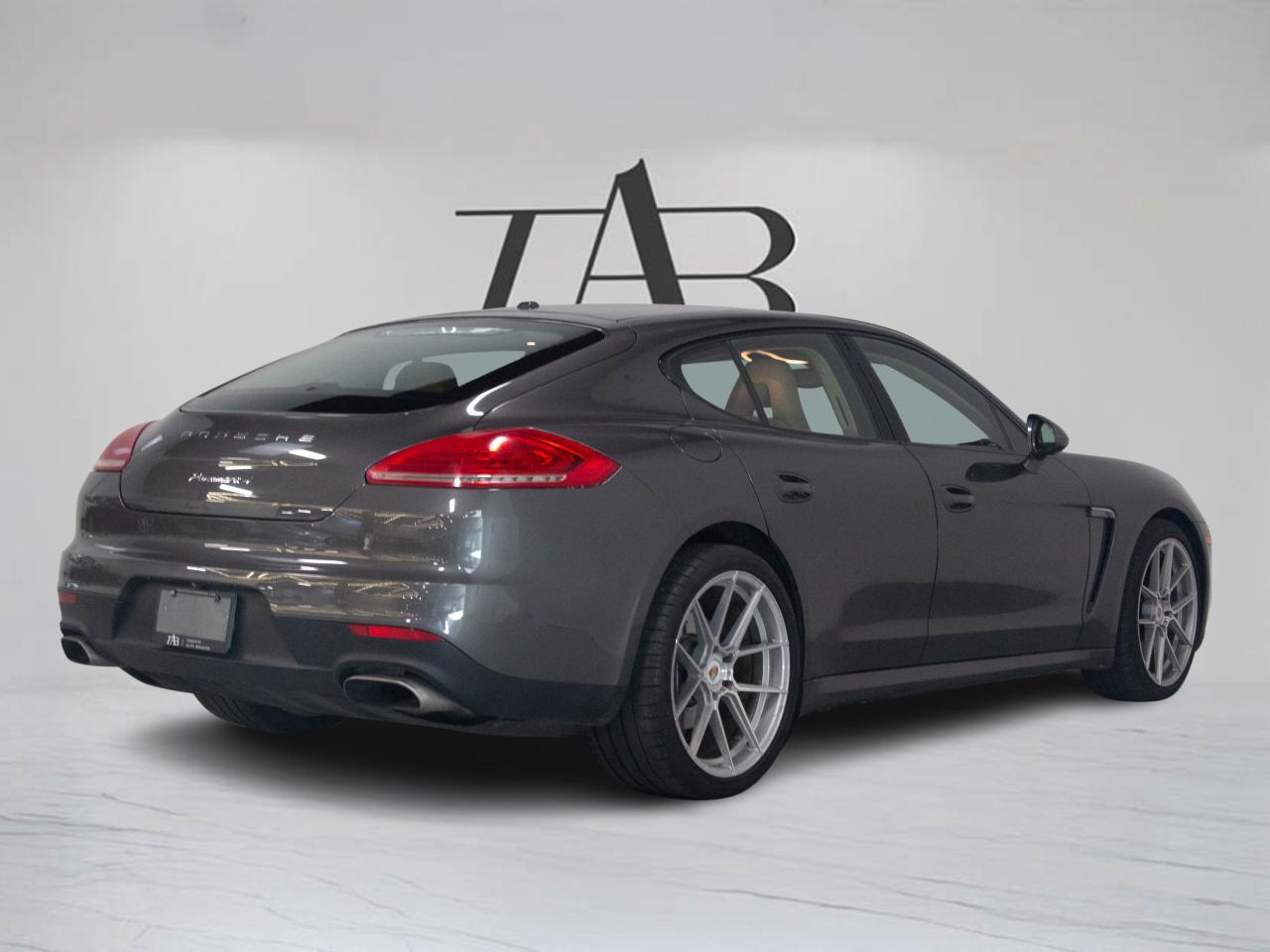 2014 Porsche Panamera 4 HB | PREMIUM PKG | 21"RIM | SUNROOF Photo3