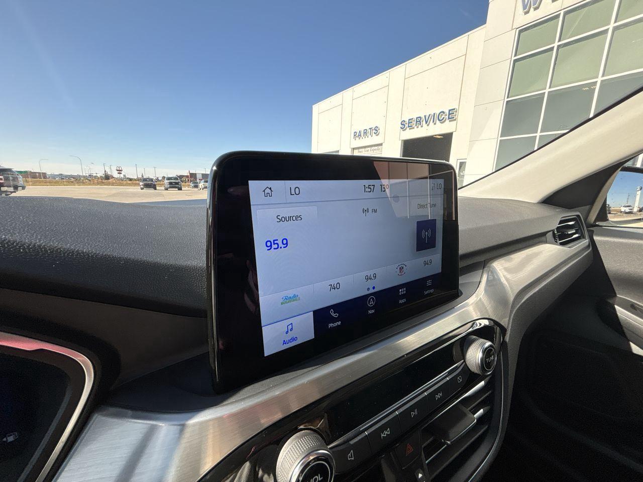 2022 Ford Escape Titanium AWD Photo5