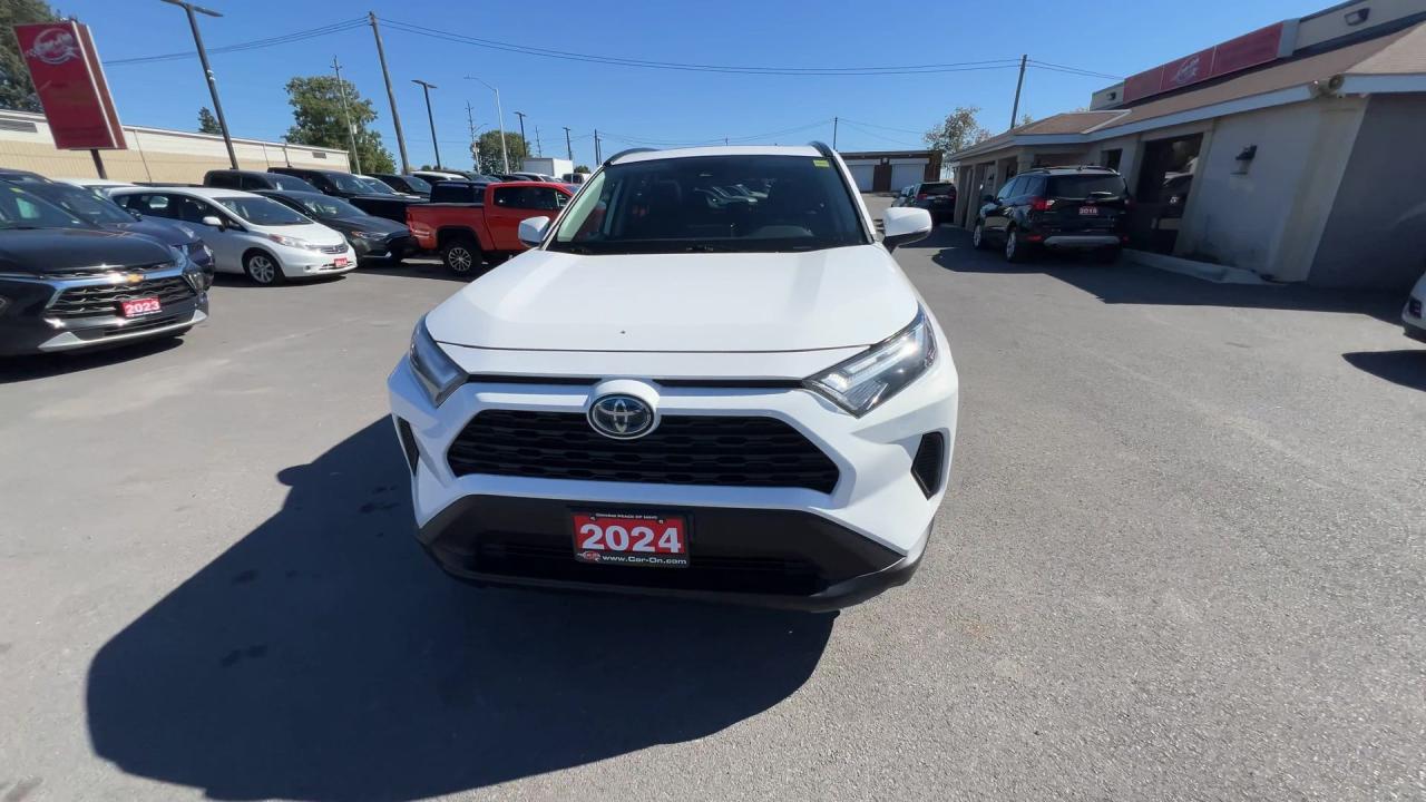 2024 Toyota RAV4 HYBRID XLE AWD | SUNROOF | HTD SEATS | CARPLAY Photo