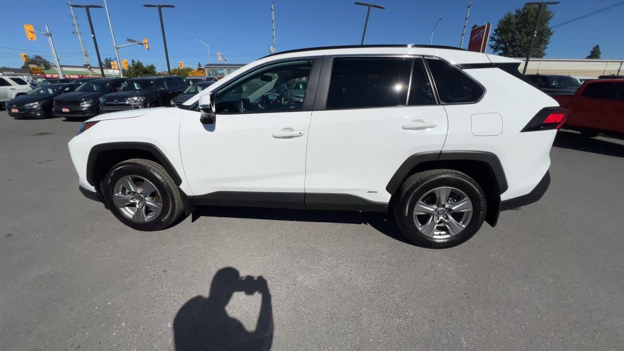 2024 Toyota RAV4 HYBRID XLE AWD | SUNROOF | HTD SEATS | CARPLAY Photo