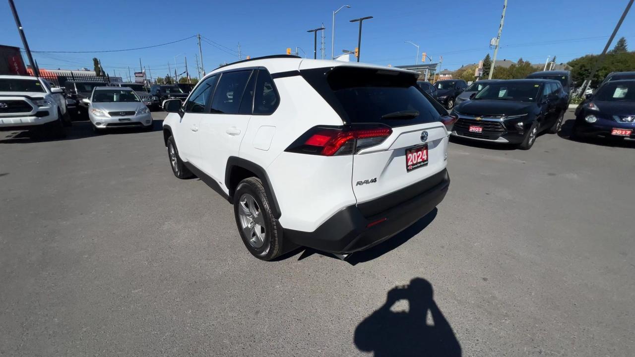 2024 Toyota RAV4 HYBRID XLE AWD | SUNROOF | HTD SEATS | CARPLAY Photo