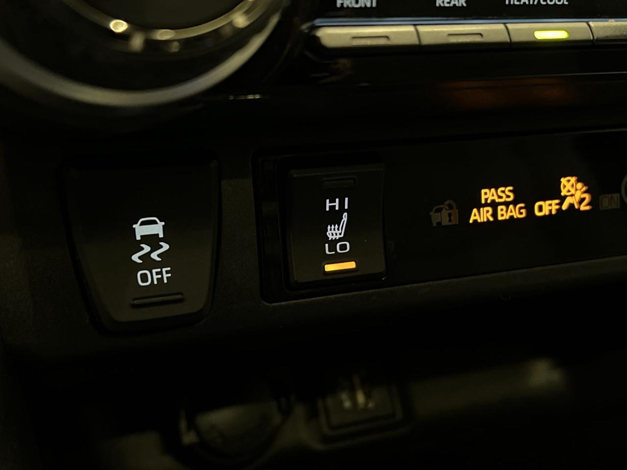 2024 Toyota RAV4 HYBRID XLE AWD | SUNROOF | HTD SEATS | CARPLAY Photo