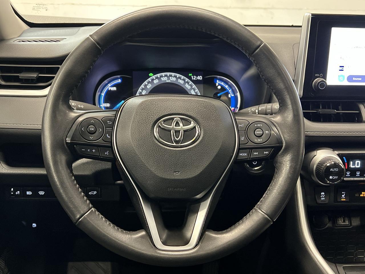 2024 Toyota RAV4 HYBRID XLE AWD | SUNROOF | HTD SEATS | CARPLAY Photo