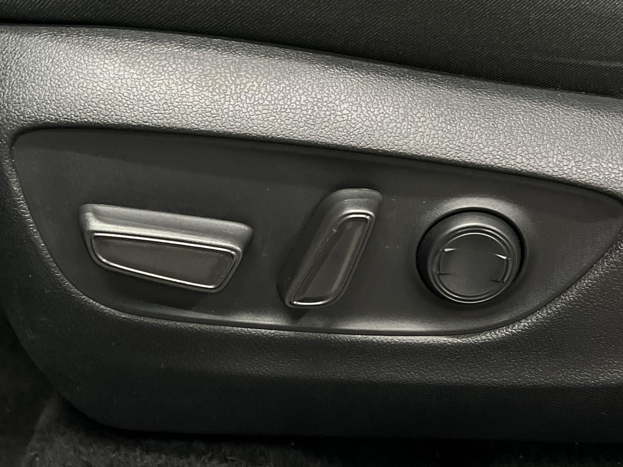 2024 Toyota RAV4 HYBRID XLE AWD | SUNROOF | HTD SEATS | CARPLAY Photo