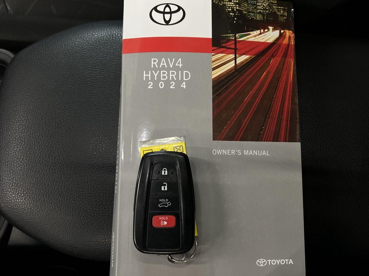 2024 Toyota RAV4 HYBRID XLE AWD | SUNROOF | HTD SEATS | CARPLAY Photo