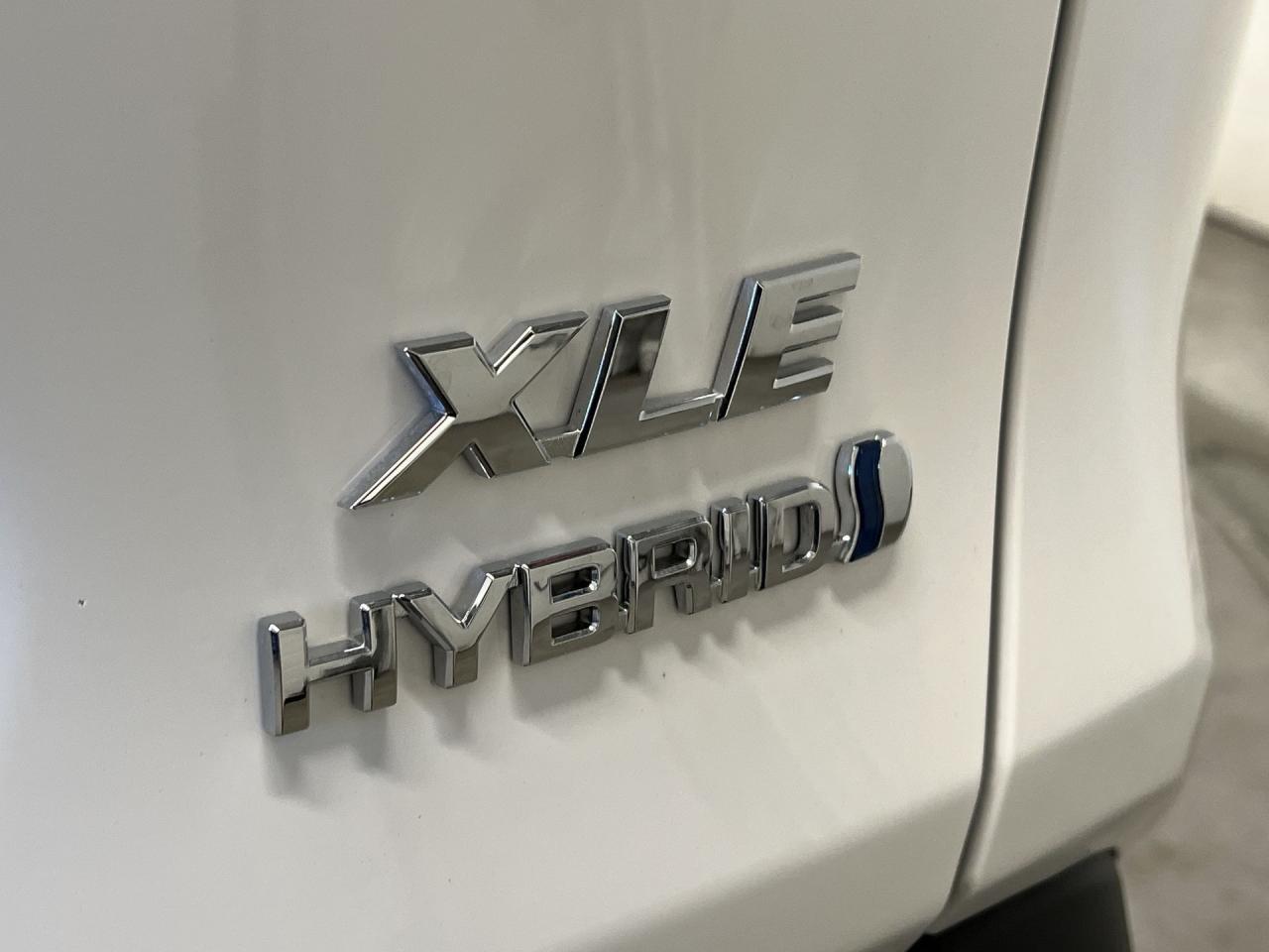 2024 Toyota RAV4 HYBRID XLE AWD | SUNROOF | HTD SEATS | CARPLAY Photo