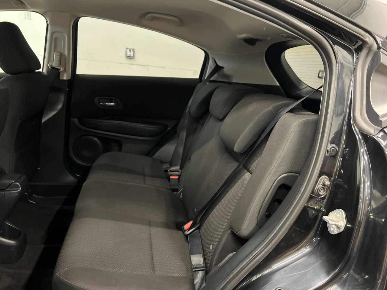 2016 Honda HR-V AWD | LOW KMS! | REAR CAM | 17IN ALLOYS |BLUETOOTH Photo